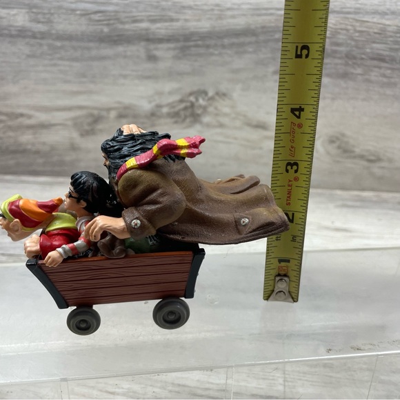 Harry Potter Gringotts Vault Cart Hagrid Goblin Die-Cast 2000 Mattel + Broom - Picture 10 of 14